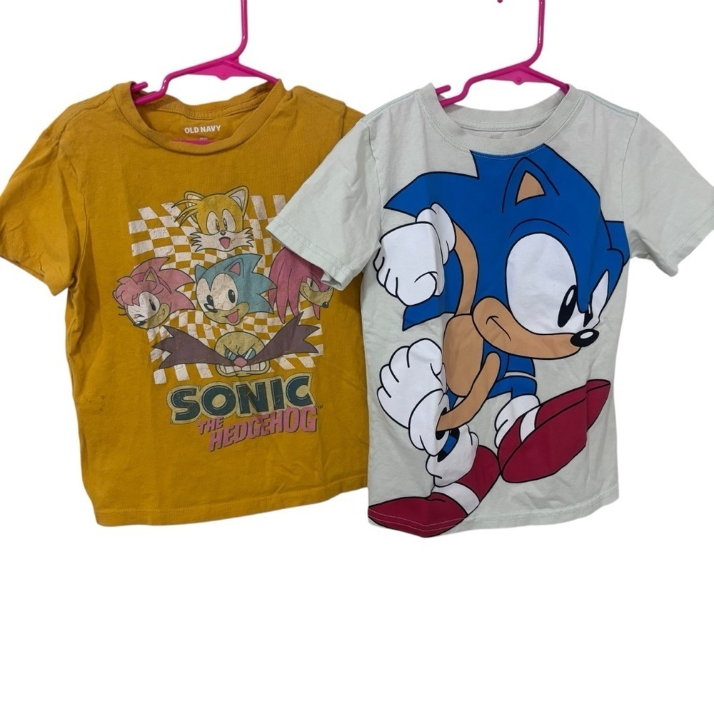 3/$15 bundle of 2 Sonic the Hedgehog Kids T-Shirts - Yellow and White size 5 and